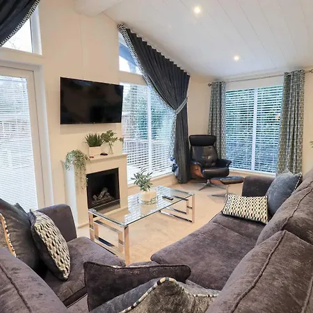 Luxury 2 Bedroom At White Cross Bay, בית נופש