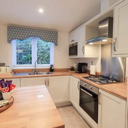 Дом отдыха Luxury 2 Bedroom At White Cross Bay,