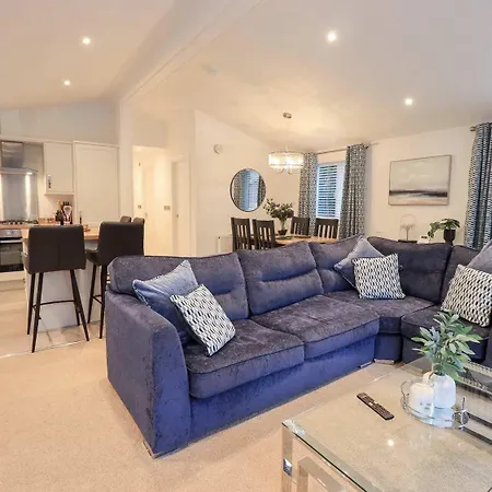 Luxury 2 Bedroom At White Cross Bay, Уиндермир