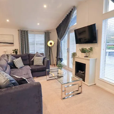 Luxury 2 Bedroom At White Cross Bay,
