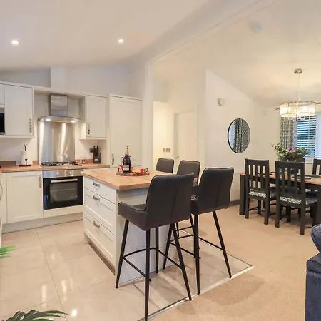 Luxury 2 Bedroom At White Cross Bay, Дом отдыха