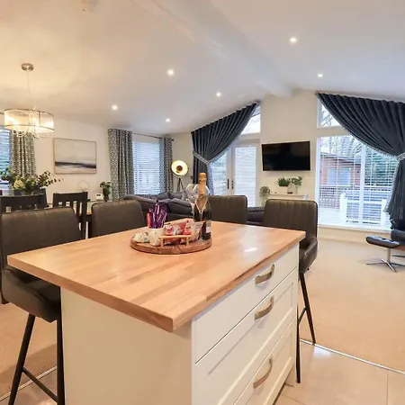 Luxury 2 Bedroom At White Cross Bay, *