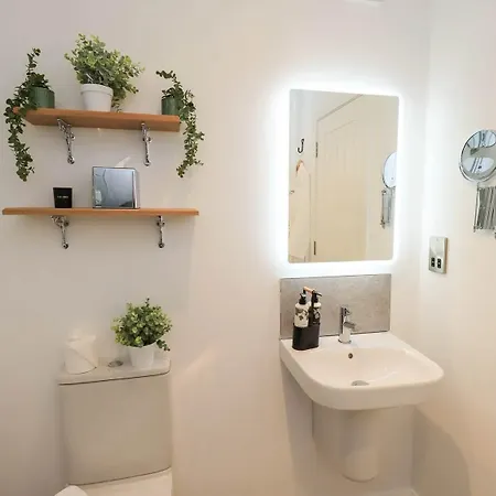 Luxury 2 Bedroom At White Cross Bay, בית נופש *